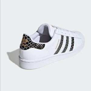 Adidas women’s superstar